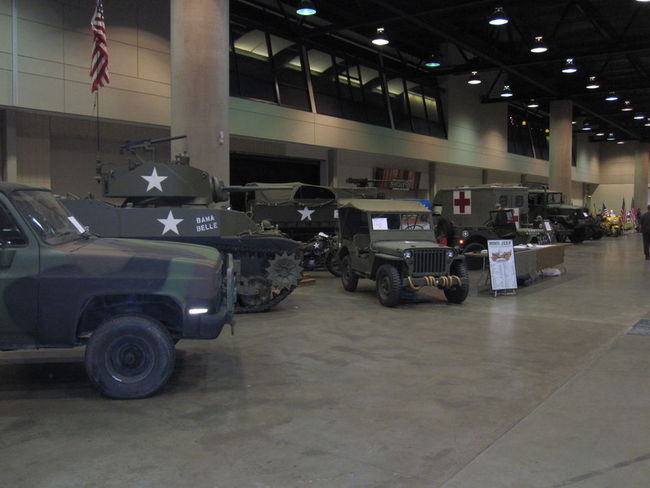 Gun_Show_2011_Atom_Bomb_003