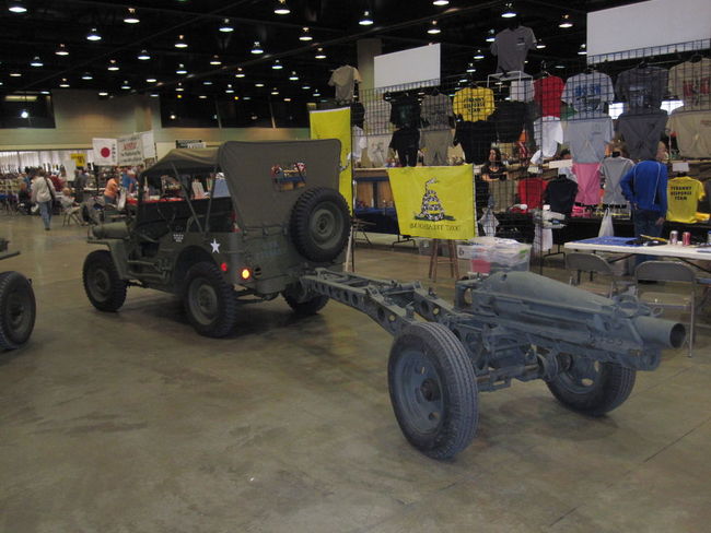 Gun_Show_2011_Atom_Bomb_012