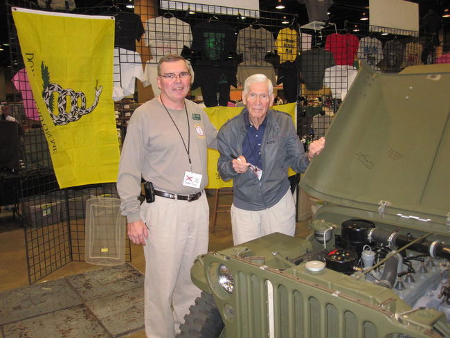 Gun_Show_2011_Atom_Bomb_020