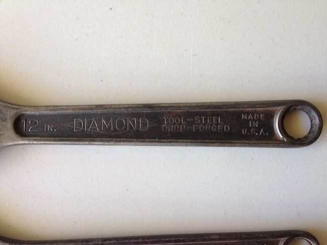 Diamond calk wrench