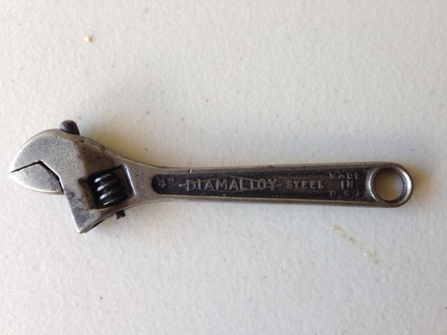 Diamond calk wrench