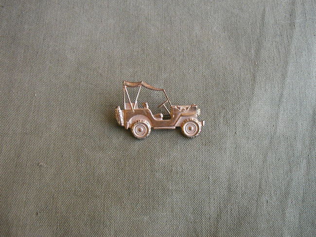 WW2 Sweatheart jeep Pin