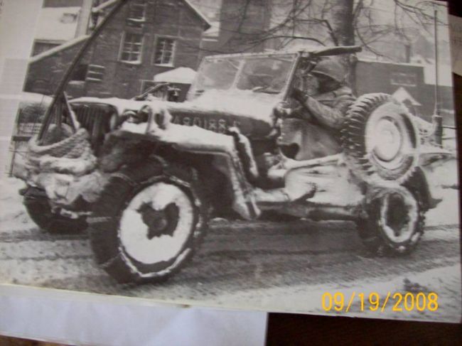 Jeep_WWII_with_one_antenna