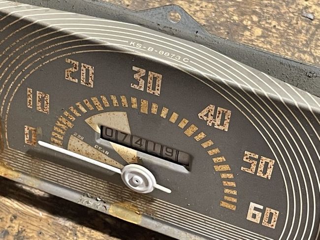 KS_Speedometer_cluster_1946_detail