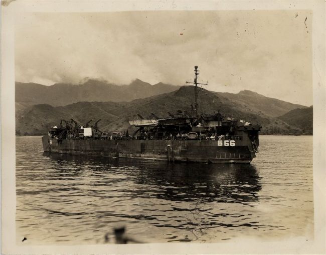 LST_666_Subic_Bay