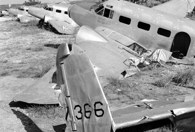 Okinawa_1949_aircraft_Beech_wreck