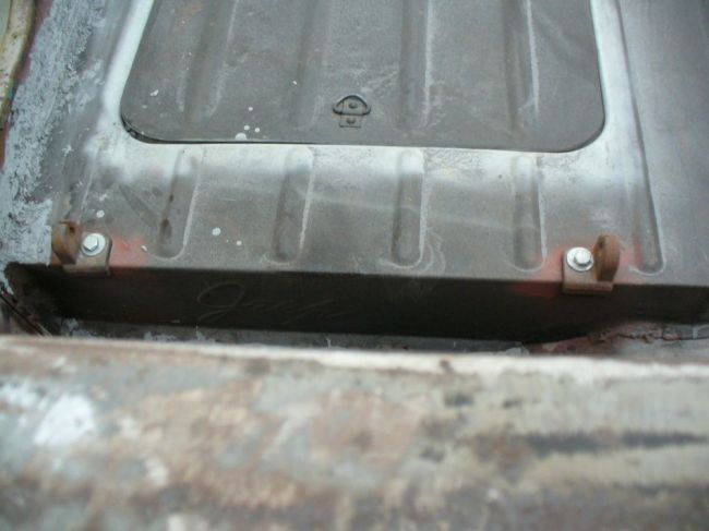 Seat pivot bracket