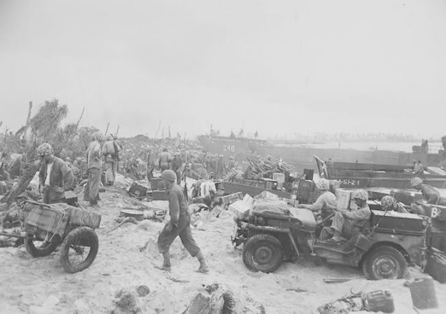 Pacific_Beach_Landing_WW2_Willys_Jeep