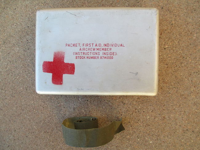 USAAF_Aircrew_First_Aid_Packet_Case