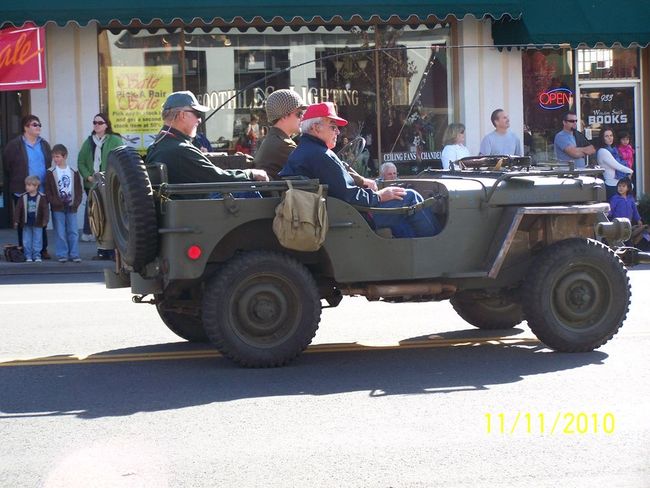 Veterans_Day_Parade_in_Lincoln_2010_036