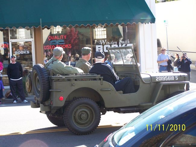 Veterans_Day_Parade_in_Lincoln_2010_037