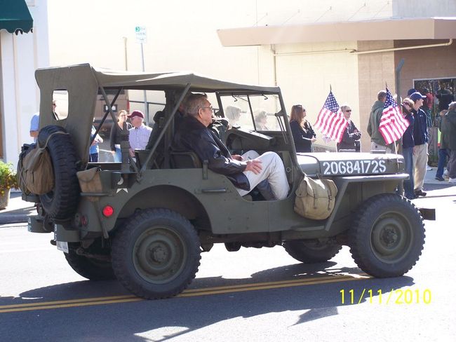 Veterans_Day_Parade_in_Lincoln_2010_038