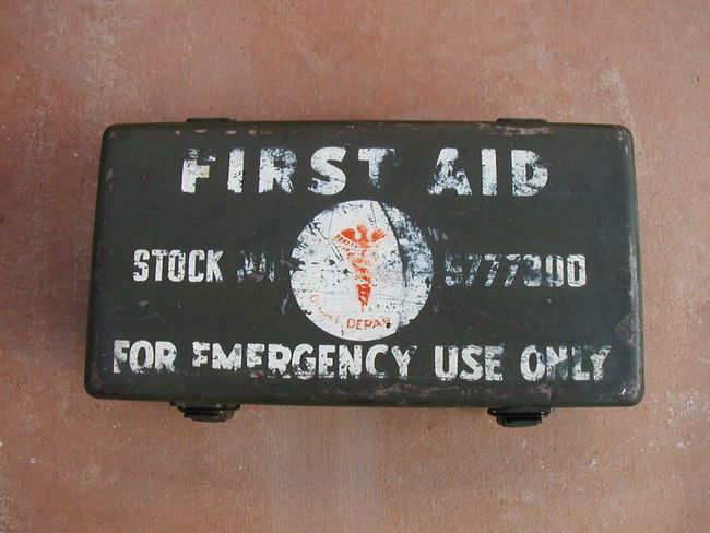 WW2 12 Unit First Aid Kit Box