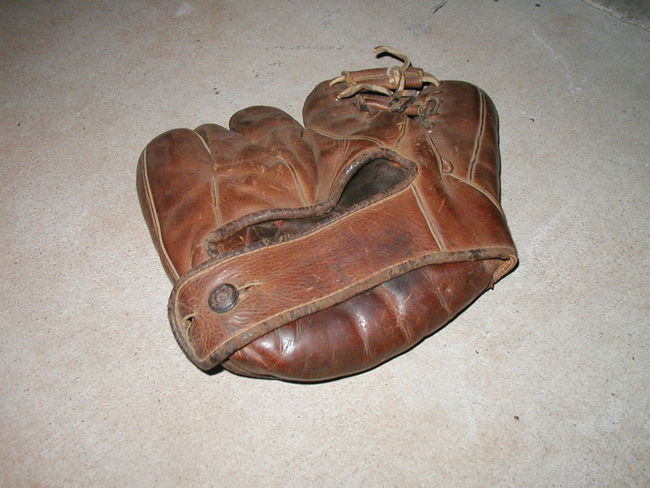 WW2 U.S. Marked Glove