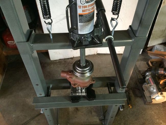 Pressing pulley on MB water pump