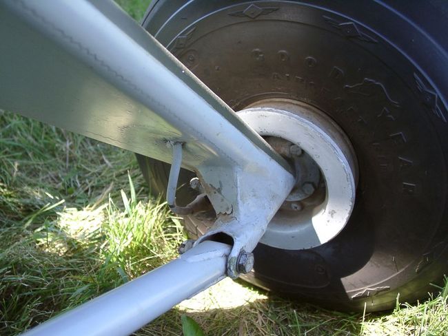 landing_gear_brake_L_lower