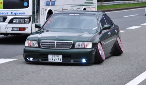 overkill_tuned_vip_car_off_camber