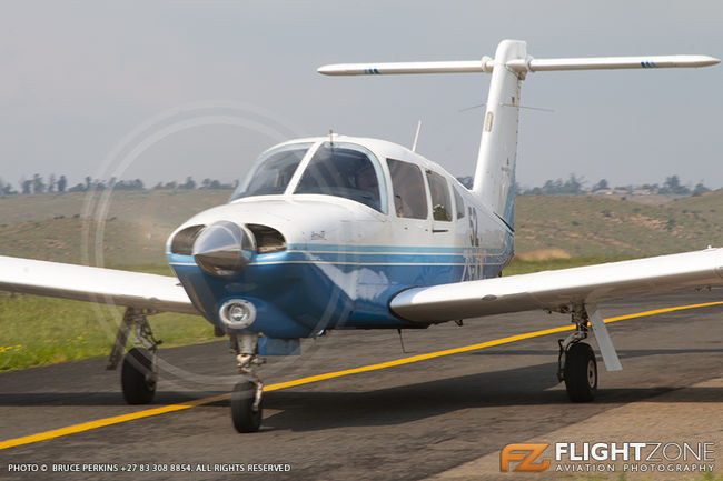 Piper PA-28R Arrow IV ZS-KIC Krugersdorp Airfield FAKR PA-28 Cherokee ...