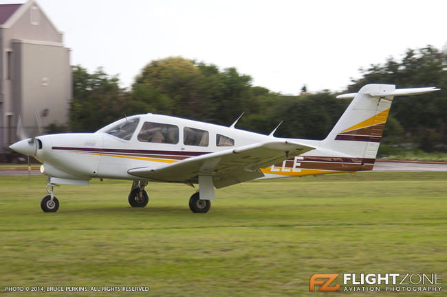 Piper PA-28R Cherokee Arrow IV ZS-LLE Fly Inn Estate Airfield PA-28 ...