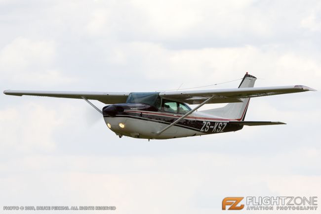 Cessna 182 RG Skylane ZS-KSZ Petit Airfield FARA
