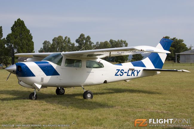 Cessna 210 Centurion ZS-LKY Parys Airport FAPY
