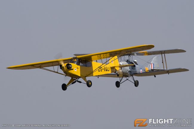 De Havilland DH-82A Tiger Moth ZS-ARM Piper J3C Cub ZS-AWJ FAGM