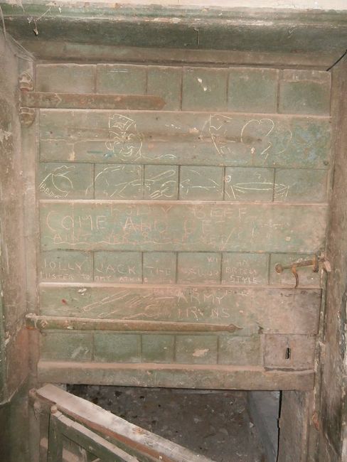 Kitchen_doors_Cholmondsley_castle_003