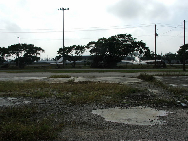 2005_1211Opa_Locka_Airport0015