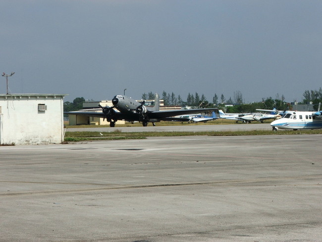 2005_1211Opa_Locka_Airport0020