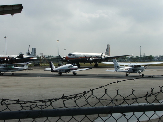 2005_1211Opa_Locka_Airport0038