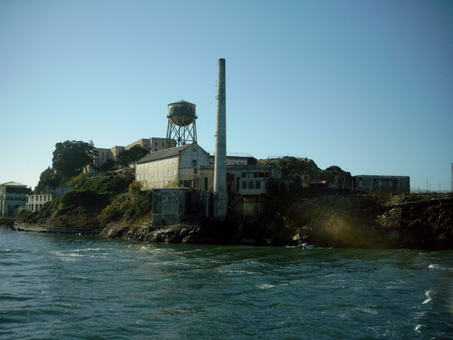 Alcatraz_view_from_ferry