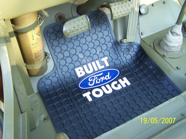 Floor mat to protect the floor